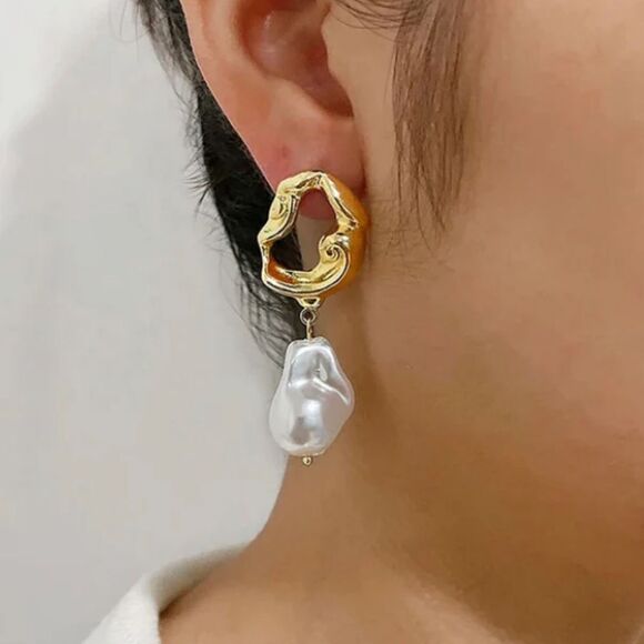 Gold and Pearl Drop Earrings M434 - Picture 1 of 3